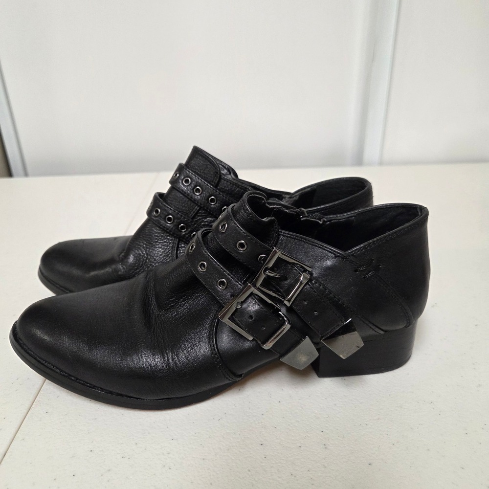Vince Camuto Black Leather Buckle Grommet Moto Ankle Booties 7M EU 37.5